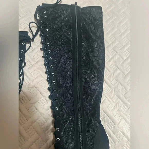 New-TORRID Black Lace Over The Knee Zipper Open Toe Boots. Size 9.5 Wide. - Picture 4 of 13